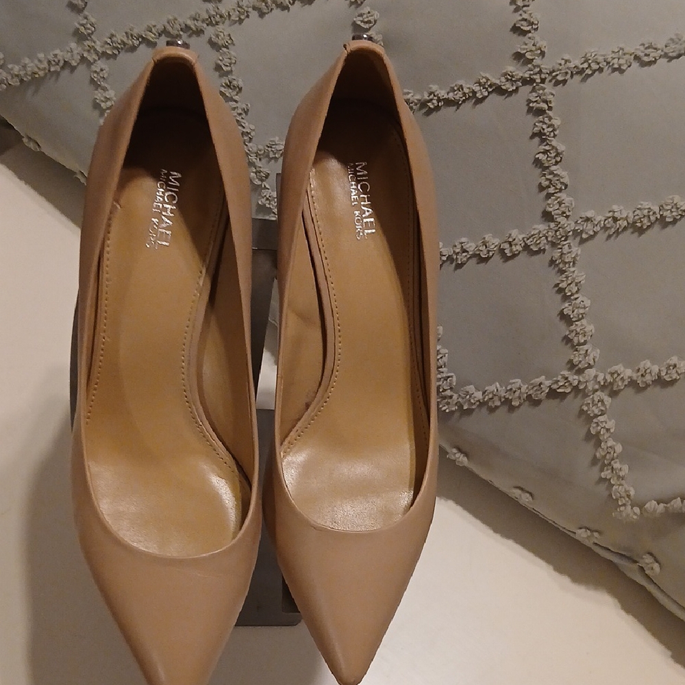 Nwot / No Box Michael Kors Tan Pump Size 8 Medium No Box